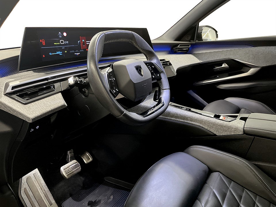 Bild på Peugeot E-3008 GT Ultimate 85kWh 214hk Aut - PANO, FOCAL