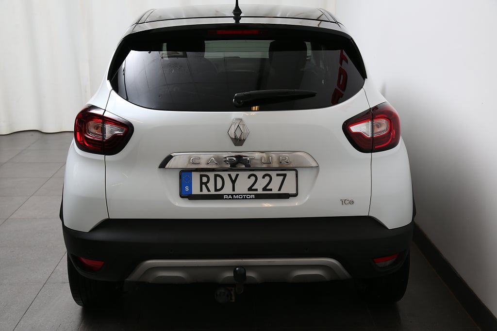 Renault Captur 1,2 TCe BOSE Navi Kamera Pano "En Svensk Klassiker" 2017