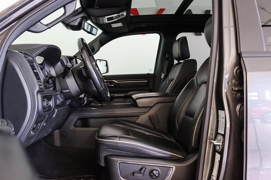 Dodge RAM 1500 5.7 V8 Hemi Limited Night Luft H/K Pano HuD Moms