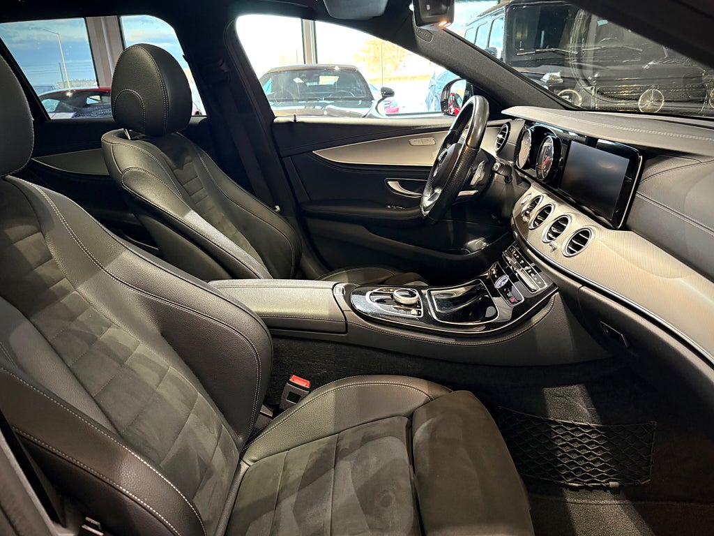 Mercedes-Benz E 220d 4MATIC AMG Glastak Värmare Burmester Sound - bild 4