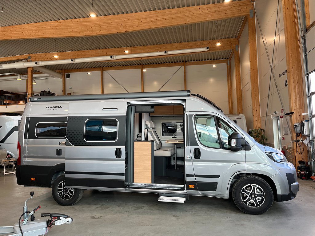 Adria Twin 640 SLB (60Y) / Långbädd / B-körkort / Automat - Adria