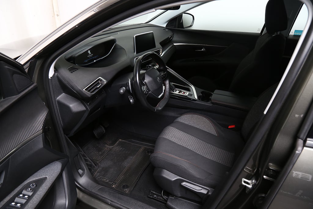 Peugeot 3008 1,2 PureTech 130 EAT Active P-sensorer Dragkrok 2017