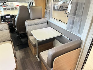 Husbil-alkov Adria CORAL XL 670 DK 14 av 29