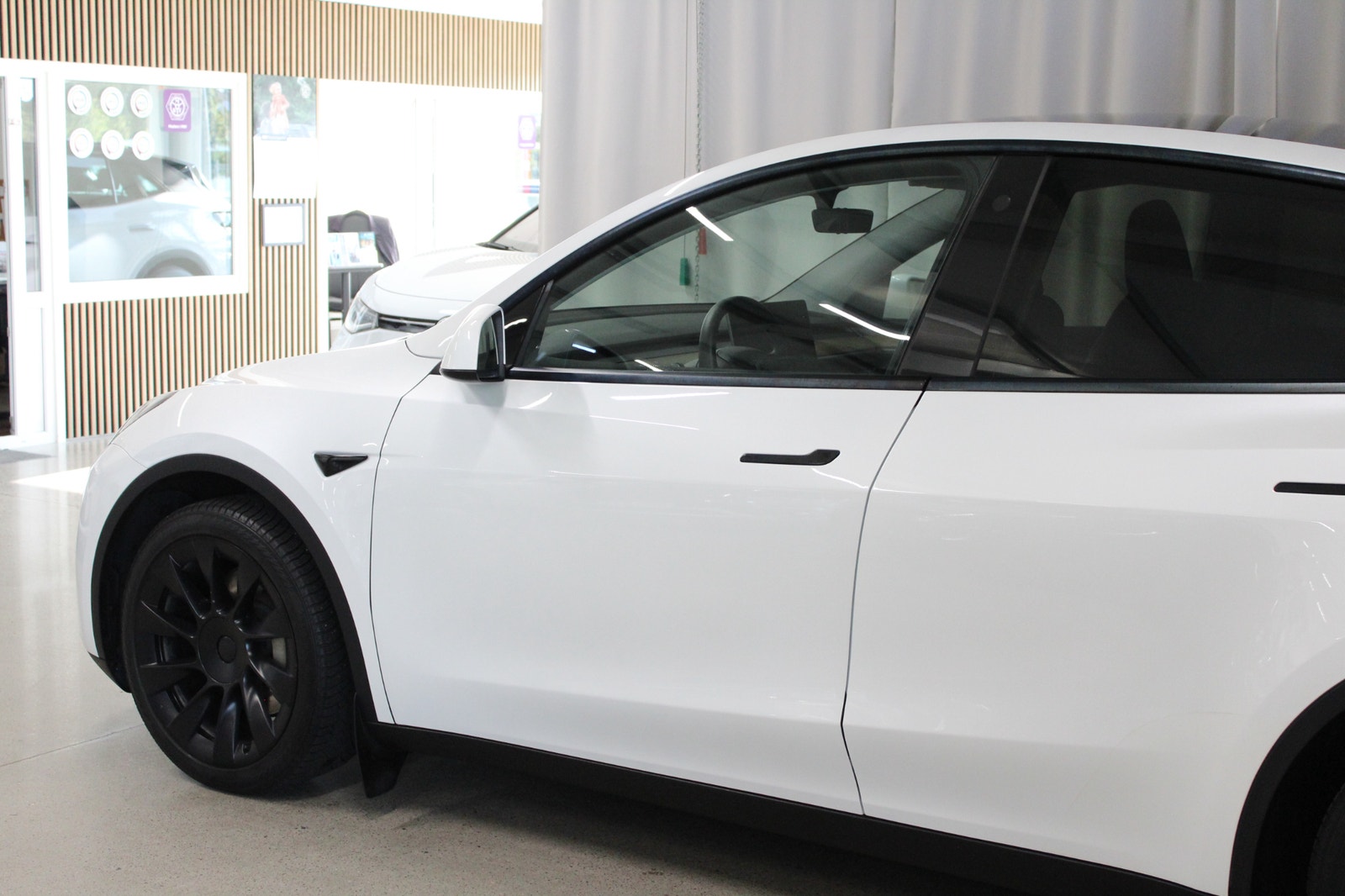 Tesla Model Y Standard Range RWD, Drag, 20'' Uberturbine, Nybilsgaran 2023 - miniatyr 12