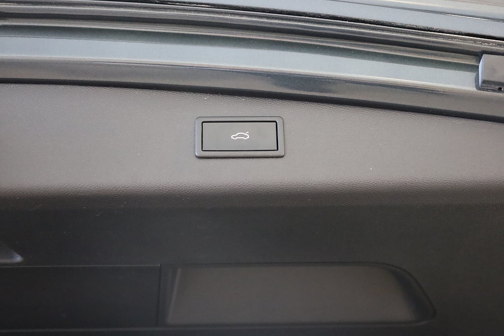 Cupra Leon Sportstourer e-Hybrid Drag Navi Kamera Cockpit CarPlay 2024