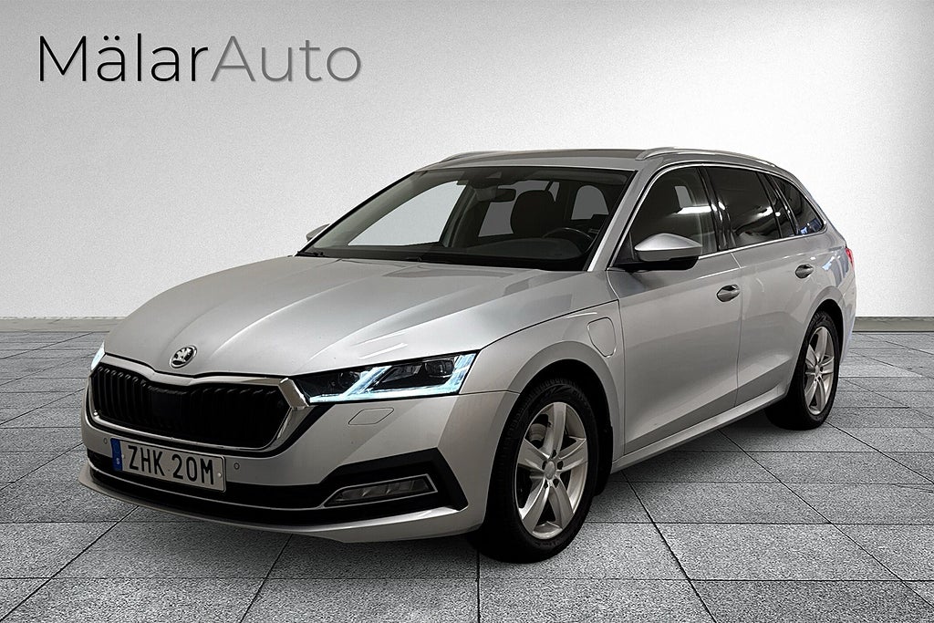 Skoda Octavia Combi iV Plug-in Style Drag Backkamera Värmar 
