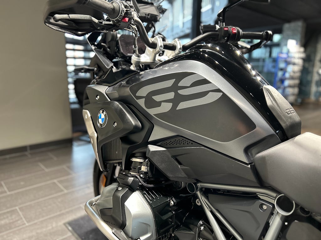 BMW R1250GS / 3,45% ränta/Triple Black / 3 väskor / Endast 1258 mil!