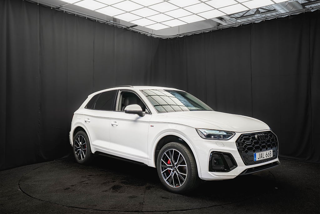 Audi Q5 55 TFSI e Q S-Line BLACK 20'' DRAG KAMERA 1-ÄGARE MOMS