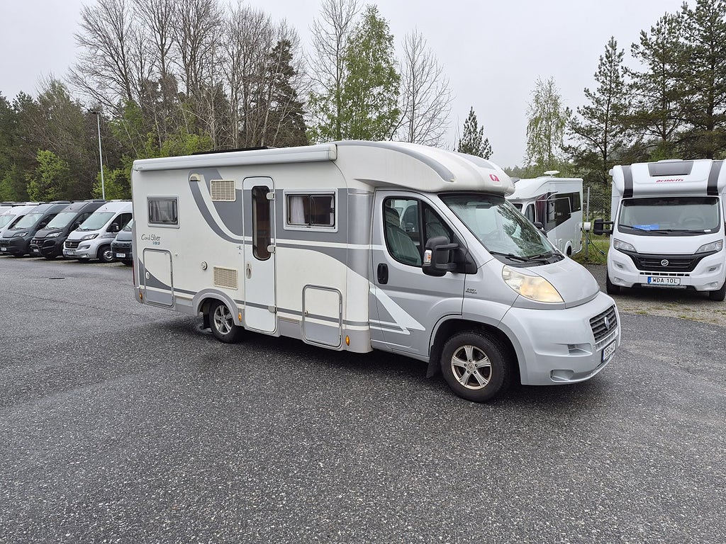 Adria Coral Silver 650 SP ny läderklädsel, solcell, ugn, fin