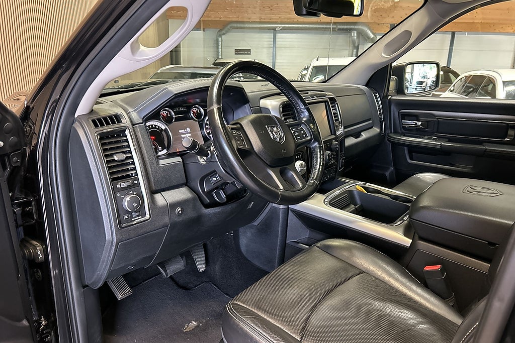 RAM 1500 Crew Cab 5.7 V8 HEMI 4x4 Sport luftfjädring