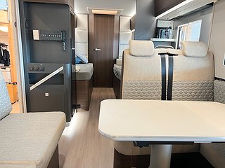 Husbil-halvintegrerad Adria Coral 670 SLT Supreme 13 av 37