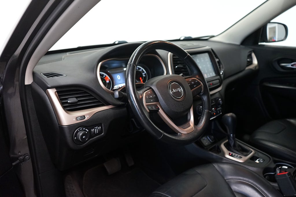 Jeep Cherokee 2.4 B-kamera 186hk