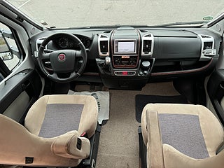 Husbil-halvintegrerad Carthago C-Line T4.9 180HK AUT 3 av 24