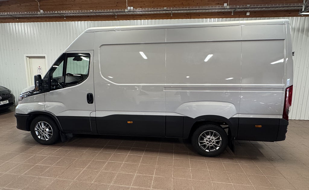 Iveco Daily 35-140 Skåpbil 2.3 JTD Automat Euro 6 L3H2 Värmare