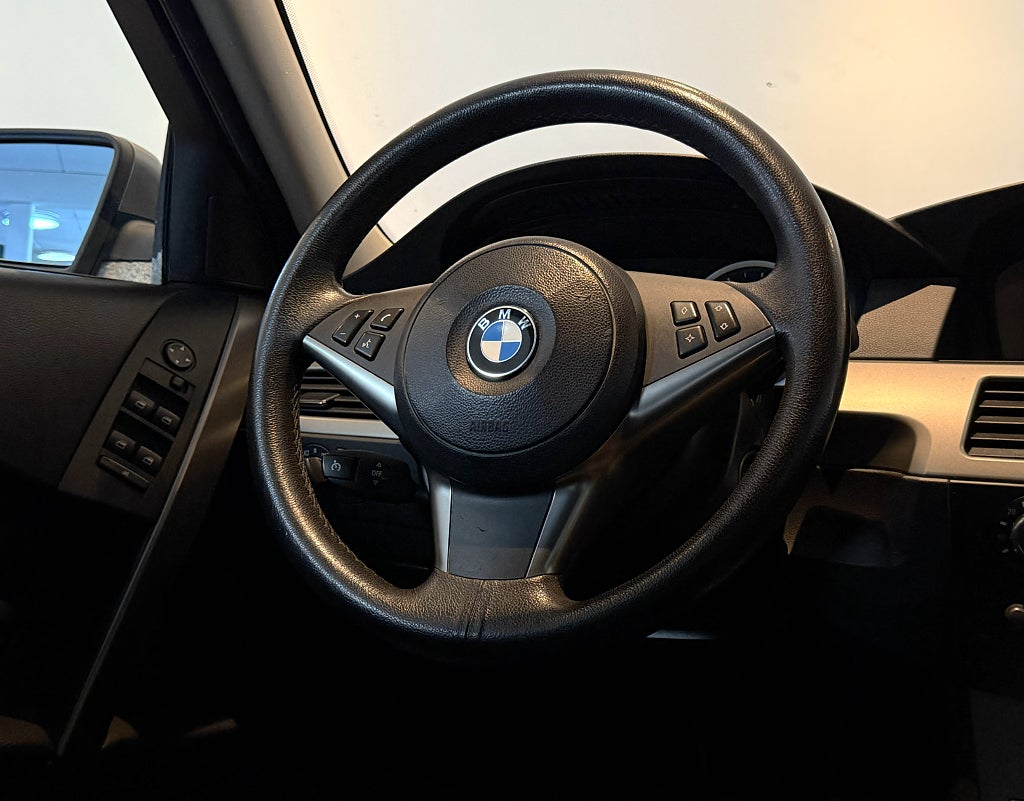 BMW 530i Sedan 258HK AUTOMAT 2-ÄGARE LÅGMIL SKINN HEAD-UP