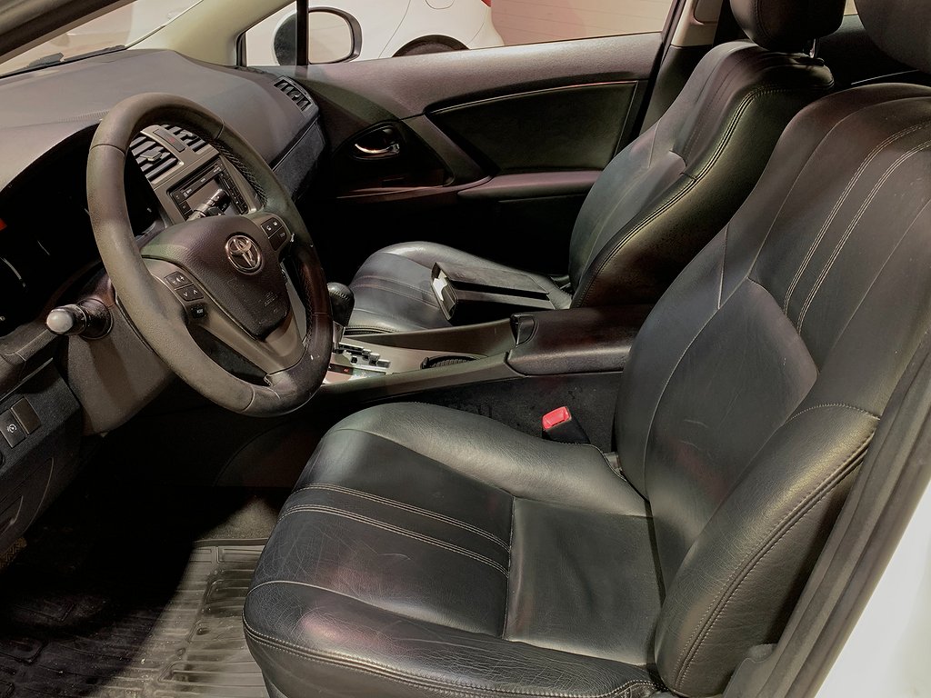 Toyota Avensis 2,2 D-4D 150hk Aut I Läder I Kamera I Drag I 2011