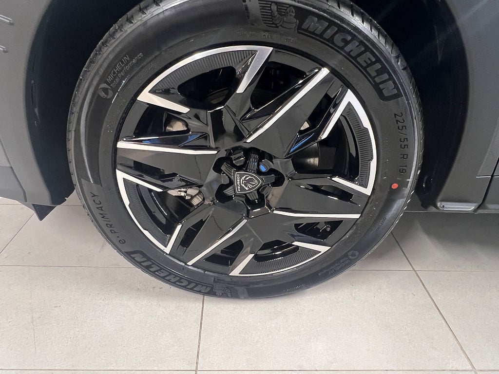 Peugeot 5008 Ultimate HYBRID 136  thumbnail