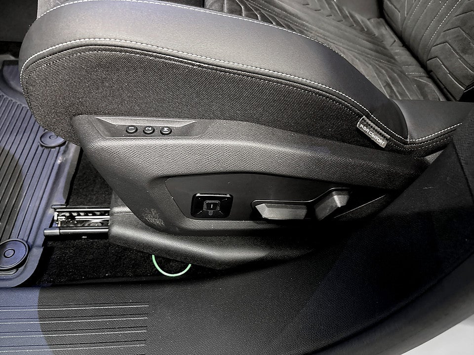 Bild på Peugeot 5008 GT Hybrid 145hk Aut MASSAGE 7-SITS B-KAMERA 