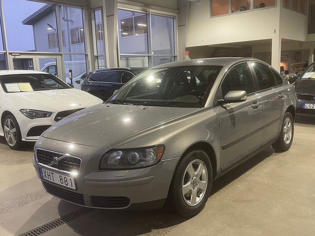 Volvo S40 1.8i 125hk (Drag, Nybesiktad, Nya dubbdäck)