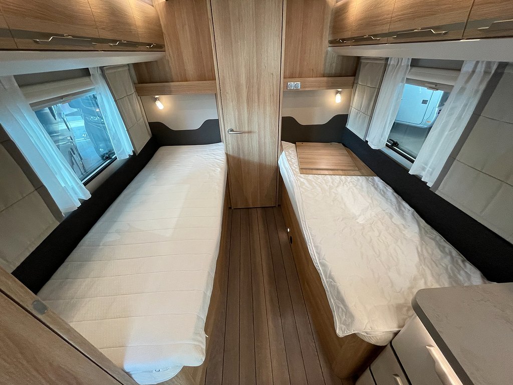 Knaus Sky TI 700 MEB /Hyd-stöd/AC bodel/Solcell/Badrum bak - Knaus