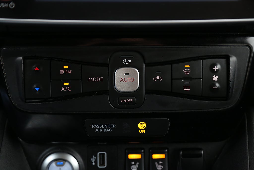 Nissan Leaf 40 kWh N-Connecta 360° I Navi I Motorvärmare