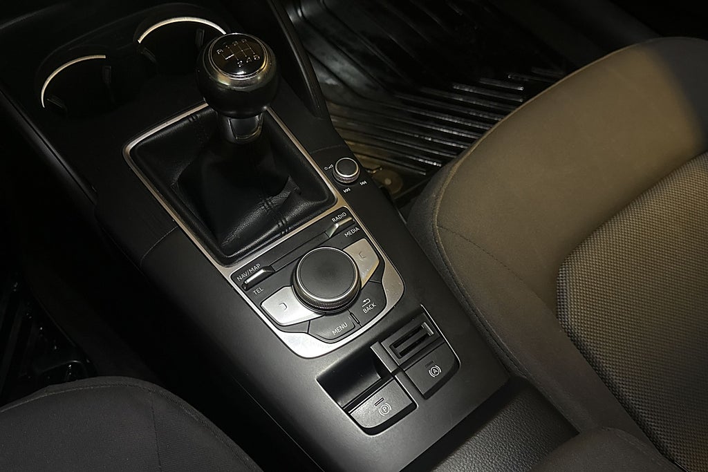 Audi A3 2018 - miniatyr 18