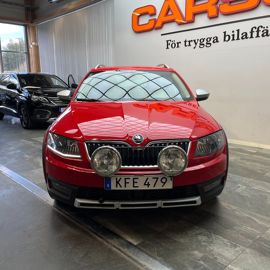 Skoda Octavia Scout 2.0 TDI 4x4 Aut Värmare Drag Carplay