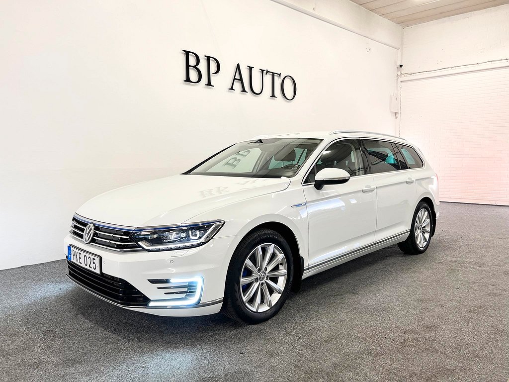 Volkswagen Passat Sportscombi GTE B-kamera Carplay Dragkrok