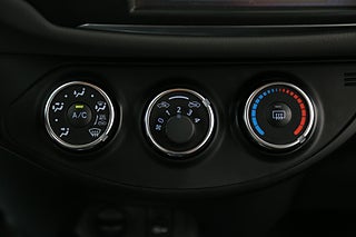 Halvkombi Toyota Yaris 21 av 23