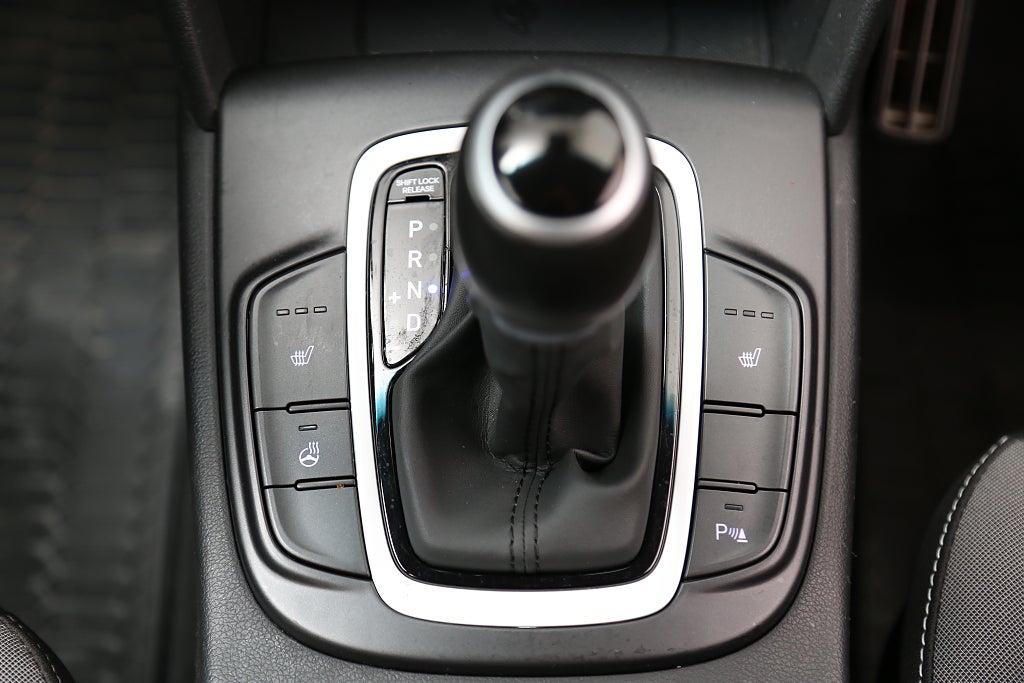 Hyundai Kona Hybrid 1,6 GDI 141hk Premium Aut 1ägare Motorv Drag 2020