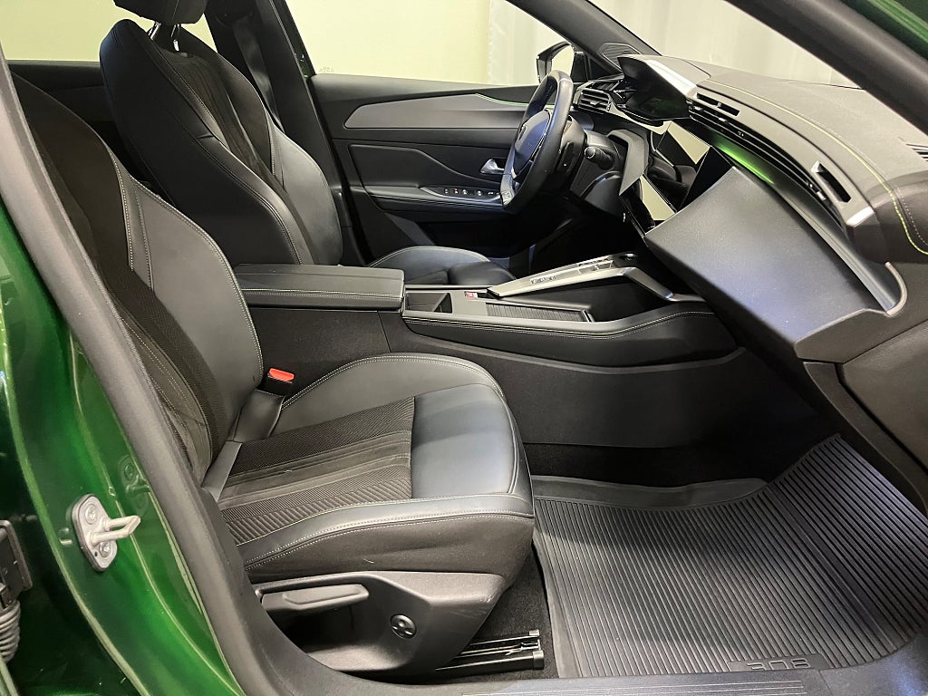 Peugeot 308 GT 1.2 PureTech 130 AUT 5D thumbnail