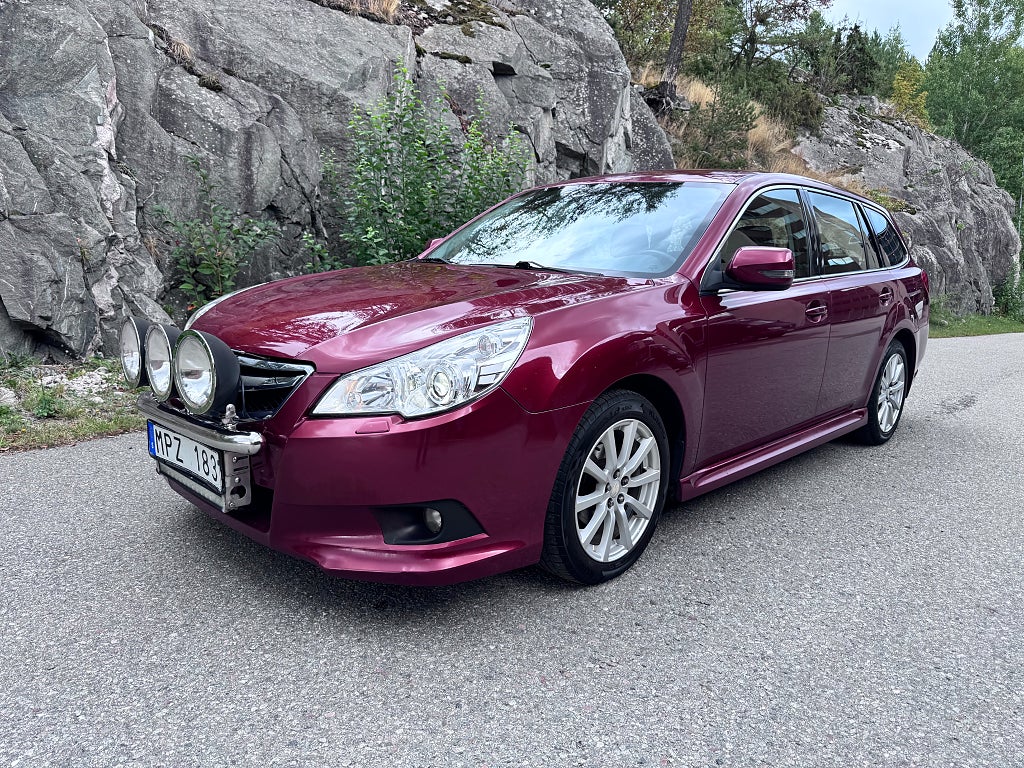 Subaru Legacy Wagon 2.5 4WD Lineartronic Euro 5 backkamera/drag