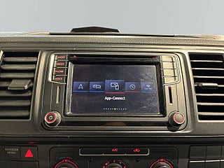 Volkswagen Transporter Kombi T32 2.0 TDI BMT Drag Kamera Värmare Navi S&V-däck