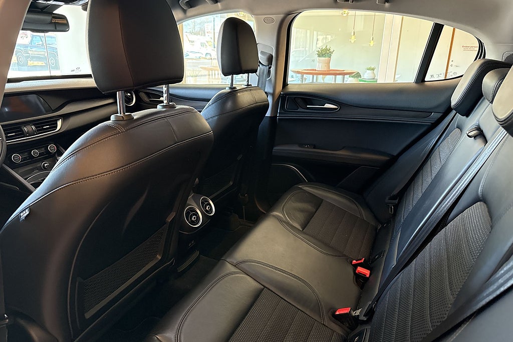 Alfa Romeo Stelvio 2.0 Turbo Super 16V Q4 Kamera Drag Navi  miniatyr 15