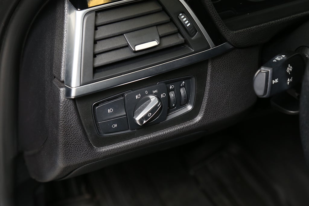 BMW 320 i xDrive 184hk Sport line Touring Aut Dragkrok