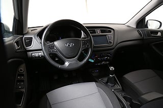 Halvkombi Hyundai i20 13 av 25