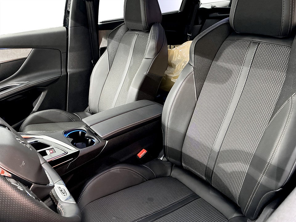 Bild på Peugeot 5008 GT 1.2 PT 130hk Aut 7-SITS B-KAMERA CARPLAY