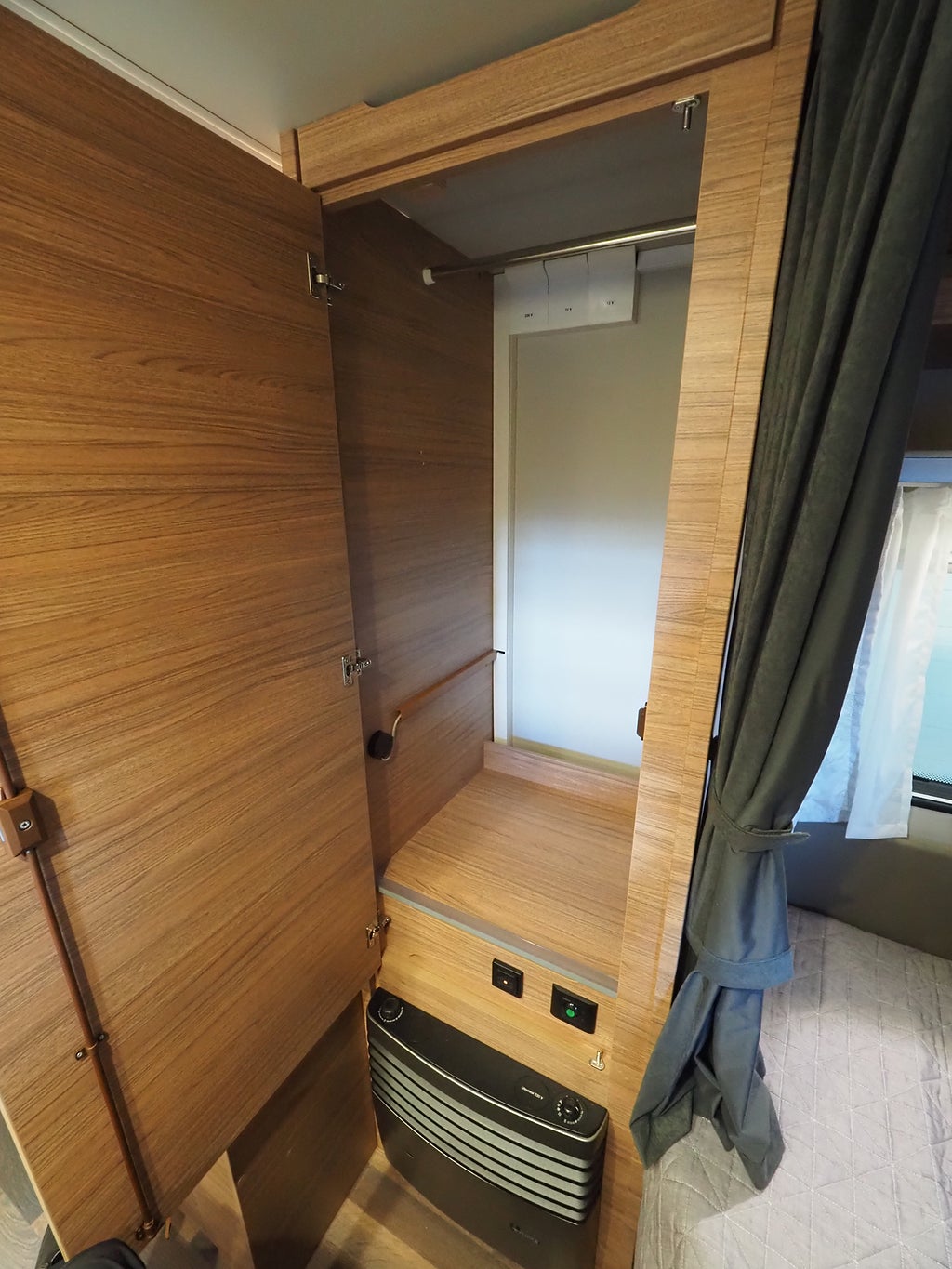 Weinsberg CaraOne 390 QD Golvvärme I Elpatron I 1100kg