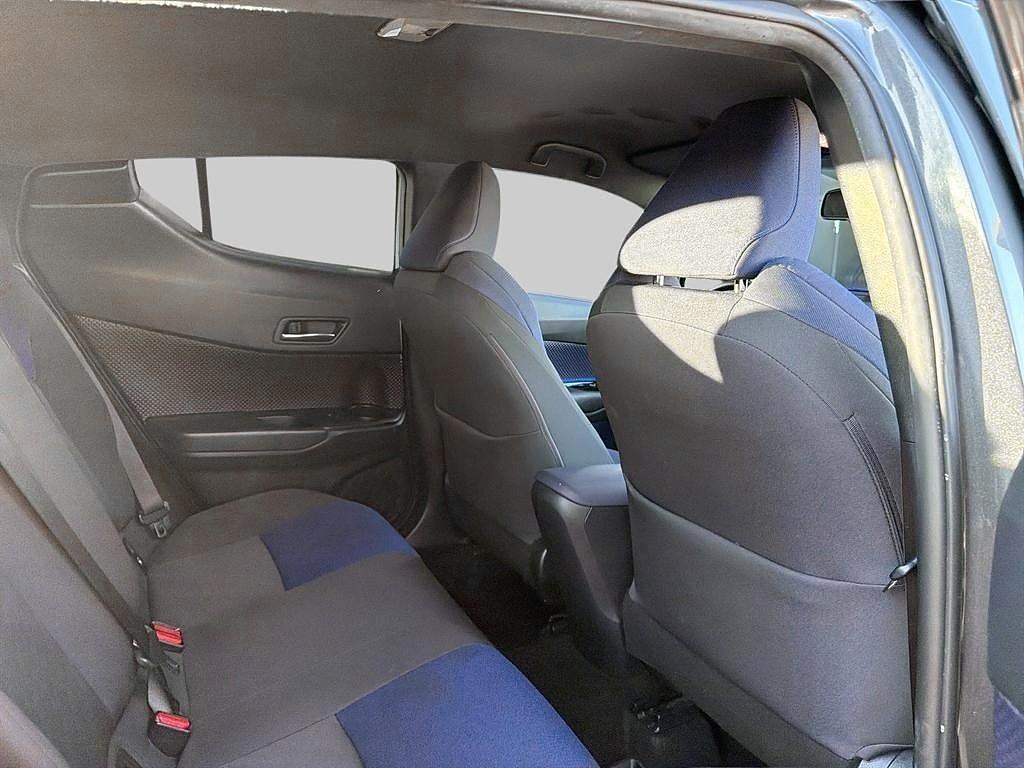 Toyota C-HR 2017 - miniatyr 7