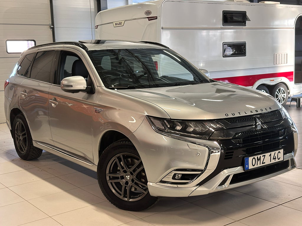 Mitsubishi Outlander CVT 224hk S-Edition Plug-In Hybrid AWD Taklucka Dragkro thumbnail