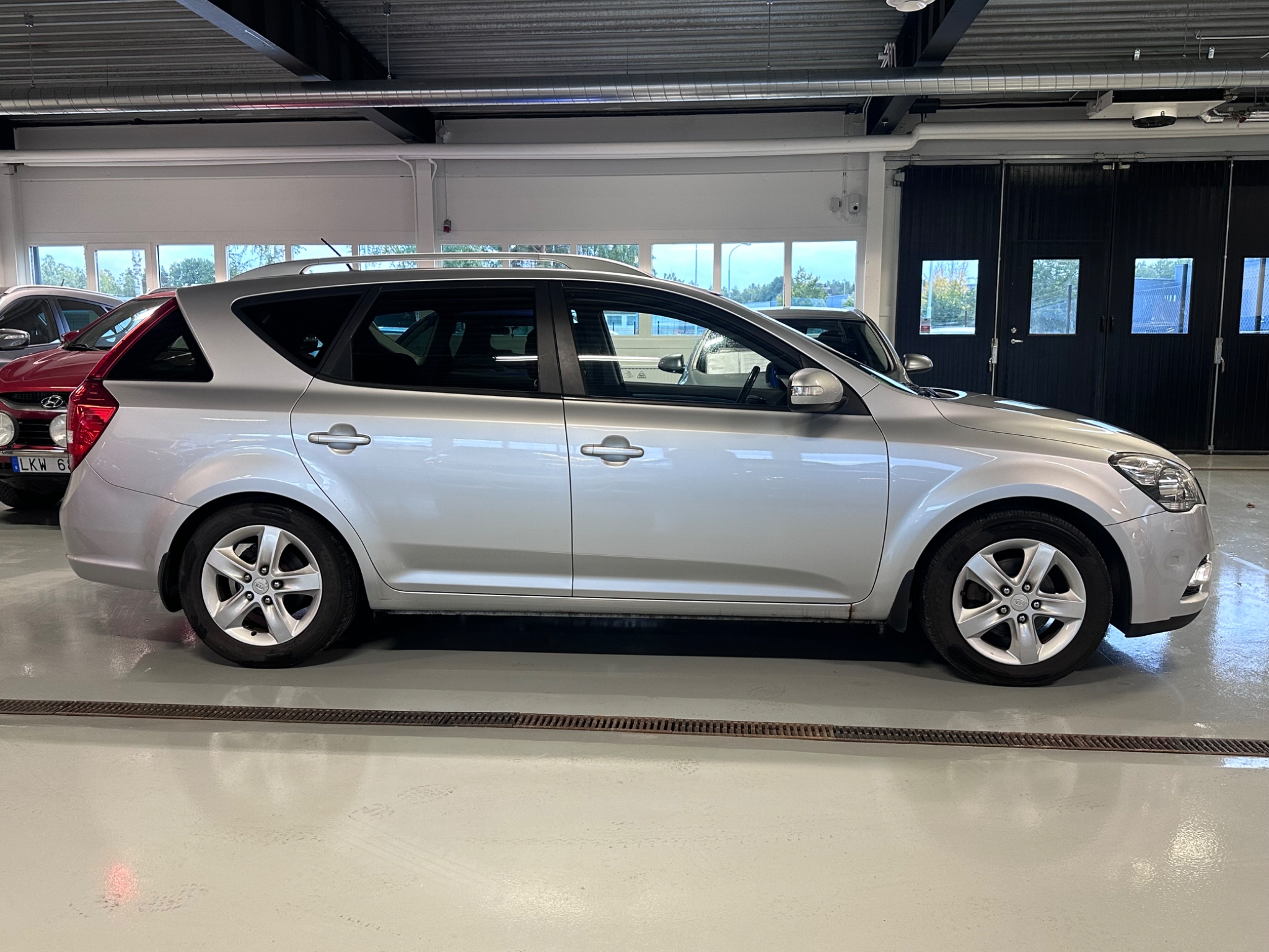 Kia Ceed cee'd_sw 1.6 CVVT EX / Dragkrok 2010, bild 6/10