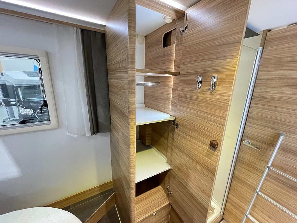 Adria Sonic Supreme 810 SC/Hyd-stöd/AC bodel/Solcell/Drag/Automat180hk - Adria