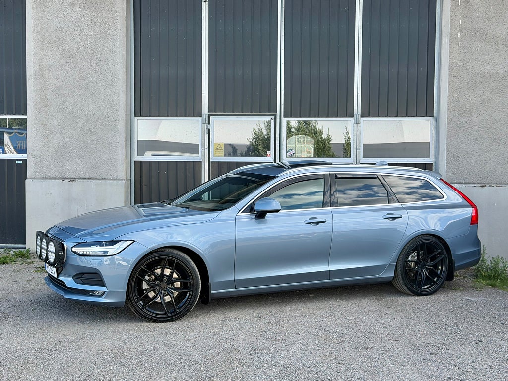 Volvo V90 D4 190HK Momentum intro Panoramatak Navi Drag 
