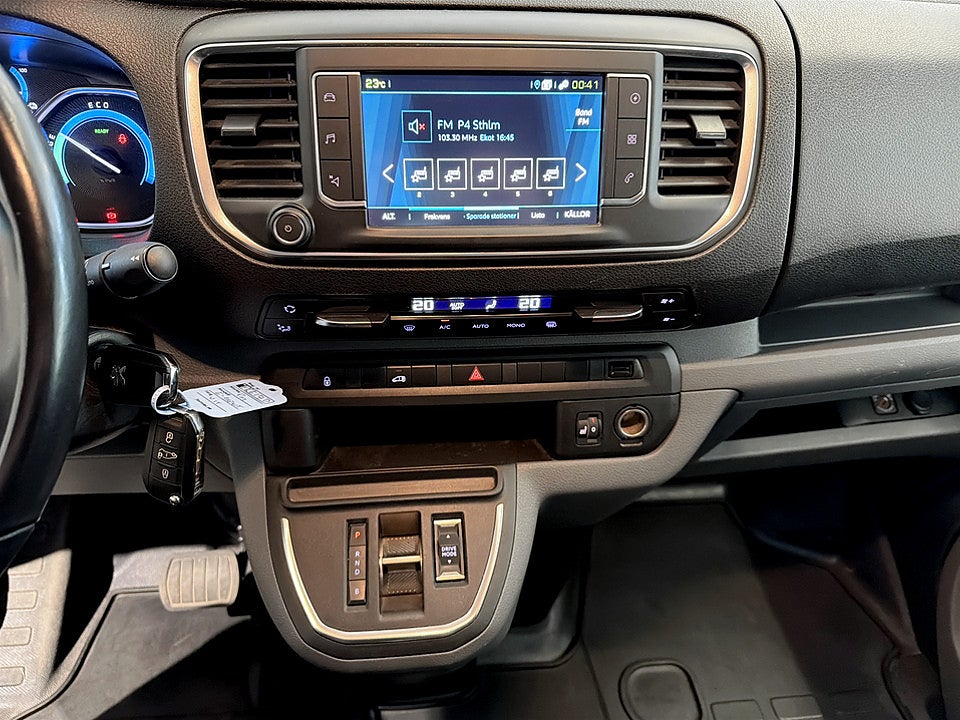 Bild på Peugeot e-Expert PRO+ 75kWh 136hk Aut L2 B-KAMERA NAVI