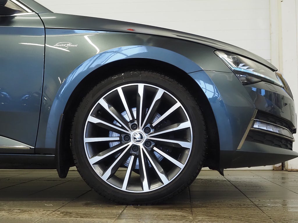 Skoda Superb TDI 190hk 4x4 L&K | Cockpit | Drag | D-värm | Navi | 2020