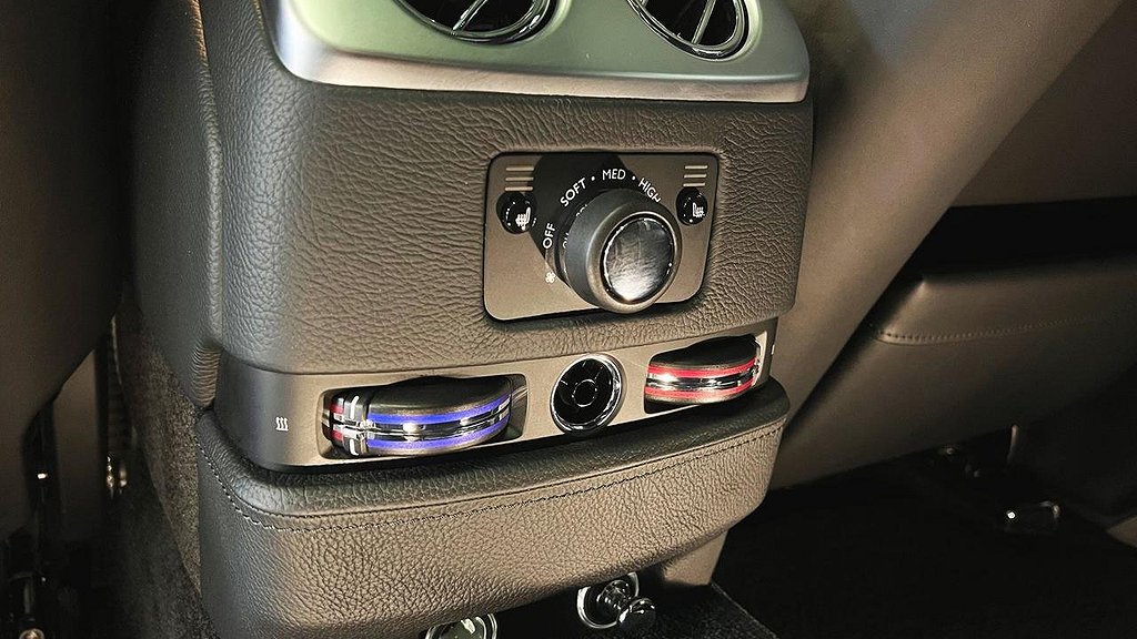 Rolls-Royce Ghost har en 6,2-liters V12-motor på 570 hästkrafter. 