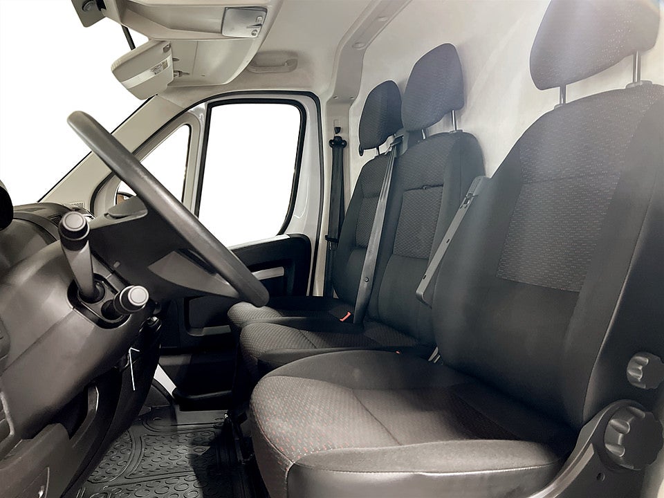 Bild på Peugeot Boxer PRO+ 335 2.2 BHDi 140hk L3H2 B-KAMERA DRAG