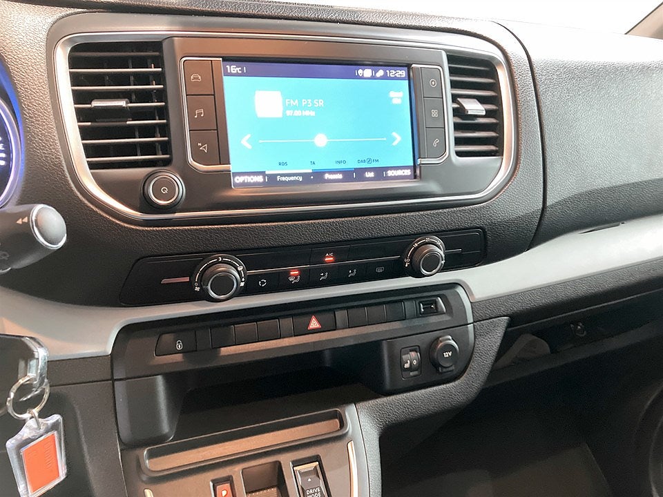 Bild på Citroën ë-Spacetourer Feel 75kWh 136hk L3 - 9-SITS, B-KAMERA