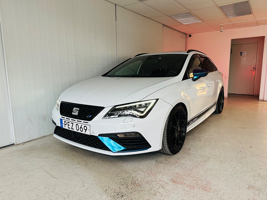 Seat Leon ST León Cupra ST 2.0 TSI 4Drive Pano Navi Kamera