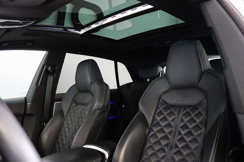 Audi Q8 TDI S line Selection MOMS Pano Matrix Värmare Drag